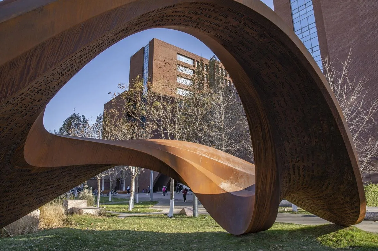 BIM Architecture | "Endless" - Public Art Works Commemorating the 80th Anniversary of Beijing Foreign Studies University/New Works by Hu Quanchun