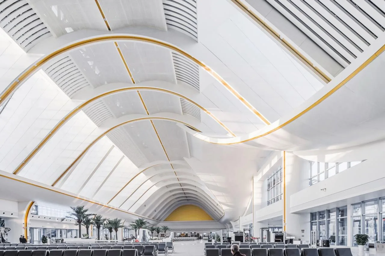 Detailed color matching design of station hall