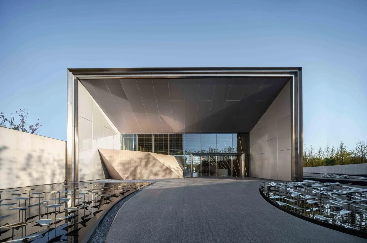BIM Architecture | Wuhan Urban Construction · Huashan Impression: Dynamic Twisting/Execution Design