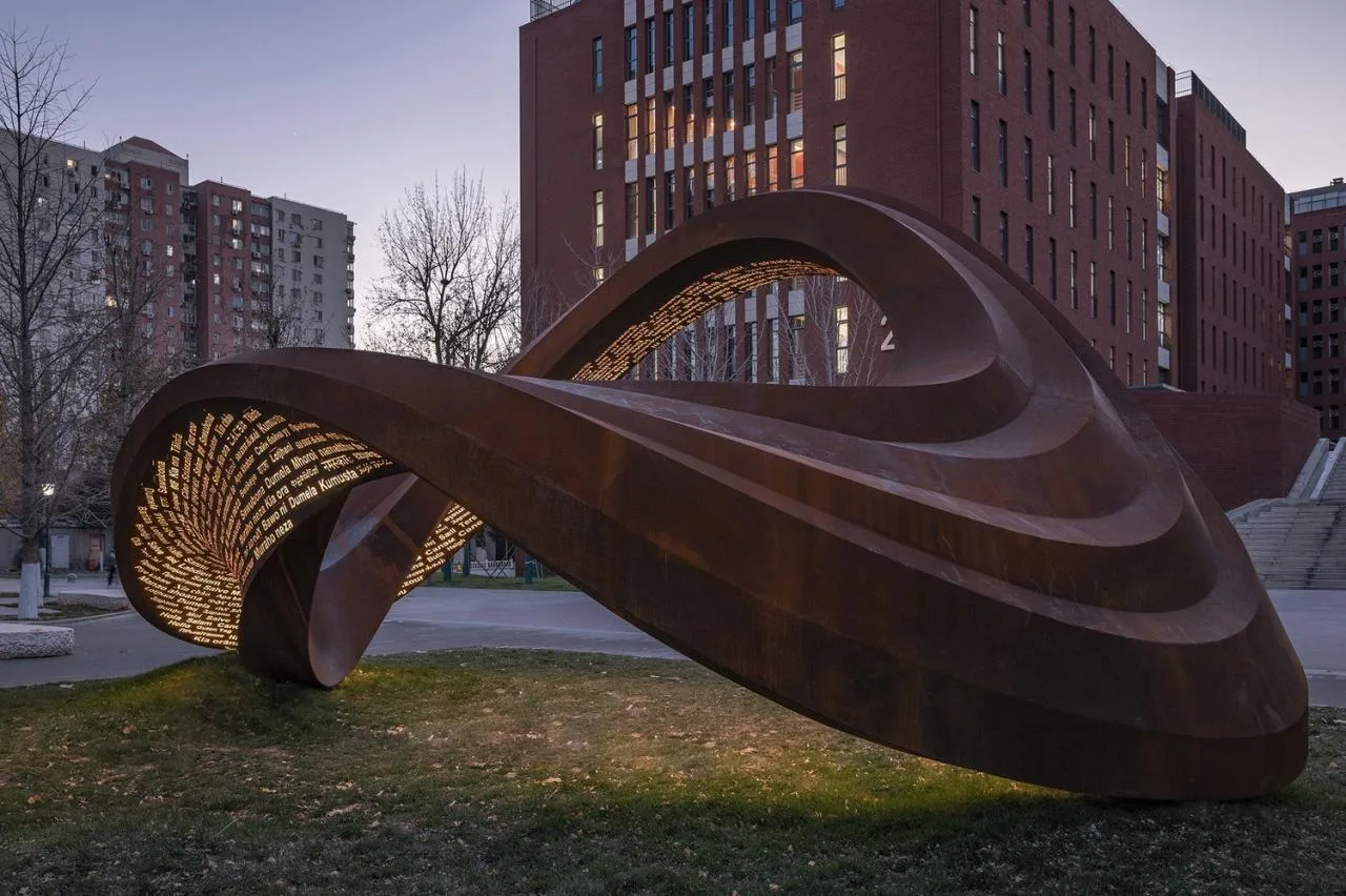 BIM Architecture | "Endless" - Public Art Works Commemorating the 80th Anniversary of Beijing Foreign Studies University/New Works by Hu Quanchun