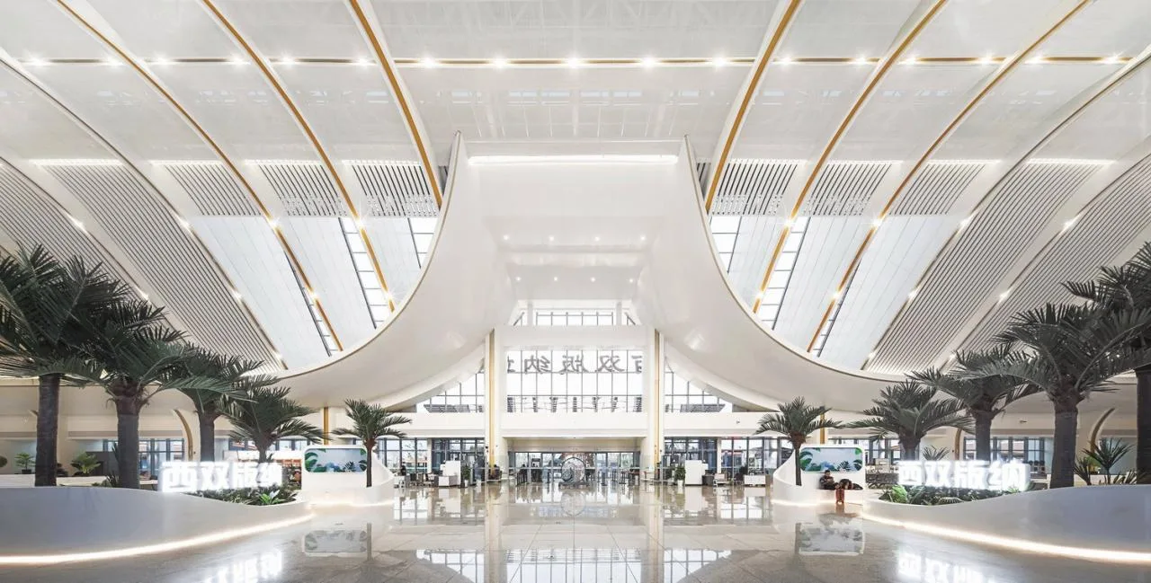 Station lobby entrance and boarding security check area