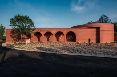 BIM Architecture: Lizigou Village Red Brick Natural Auditorium by KEYWORKS + Reng Architecture-BIM WORLD