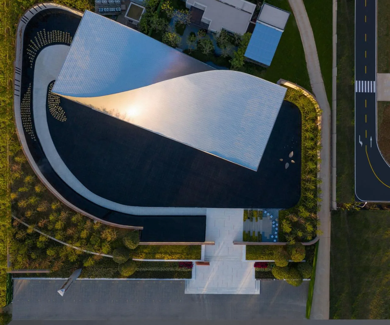 BIM Architecture | Wuhan Urban Construction · Huashan Impression: Dynamic Twisting/Execution Design