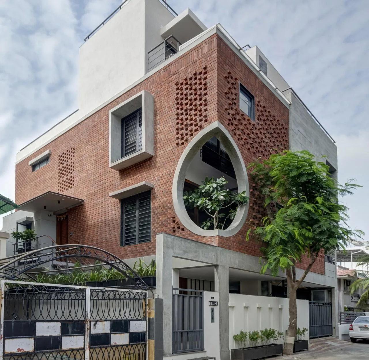 BIM Architecture | Three Generations Under One Roof: Samruddhi Residence/AANGAN Architects