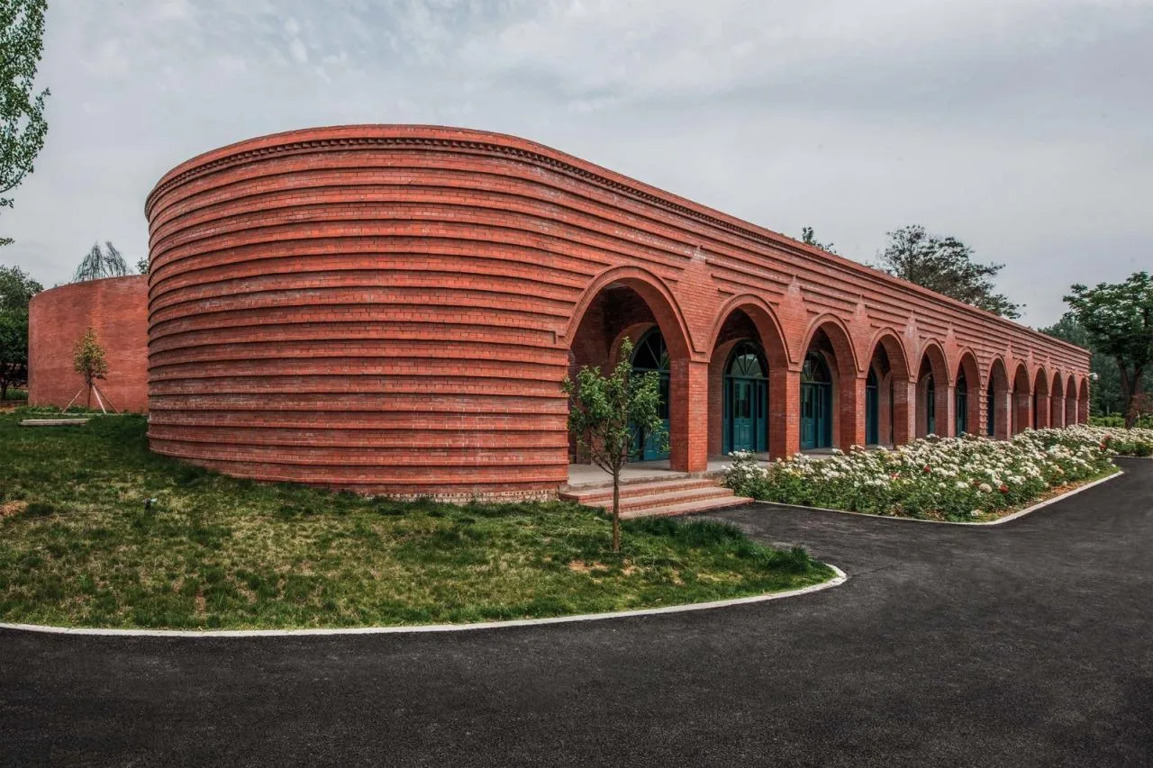 BIM Architecture | Lizigou Village Red Brick Natural Auditorium/KEYWORKS+Reng Architecture