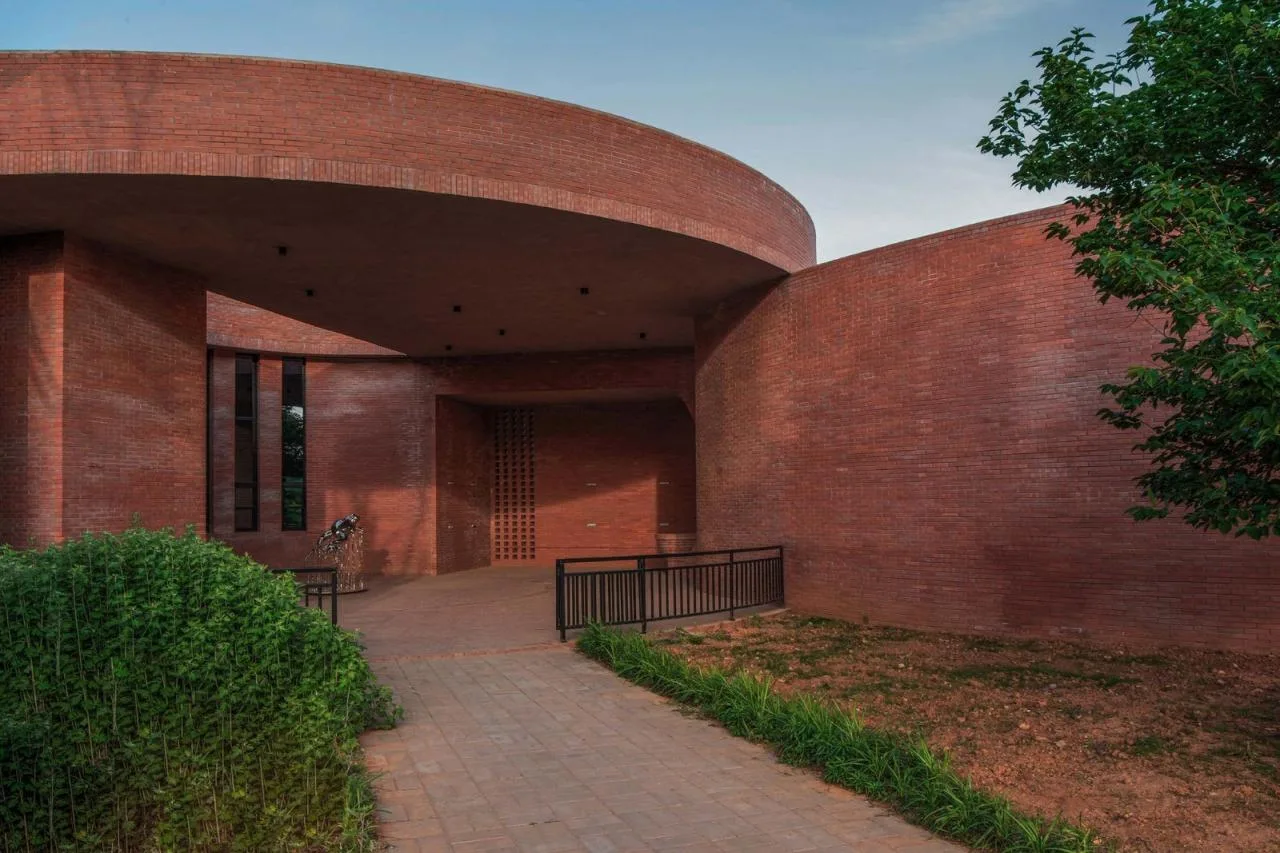BIM Architecture | Lizigou Village Red Brick Natural Auditorium/KEYWORKS+Reng Architecture