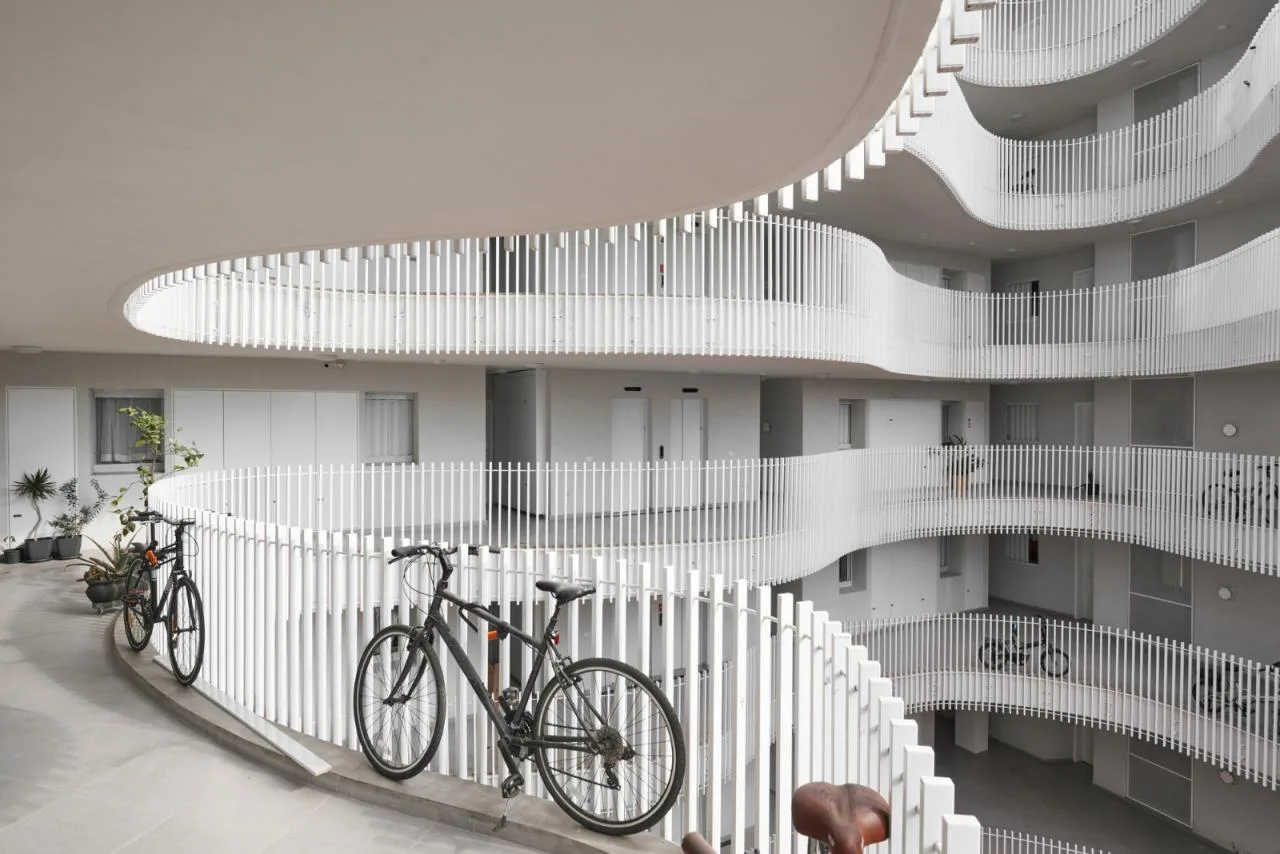 BIM Architecture | Drift like Central Apartment Building/HQ Architects