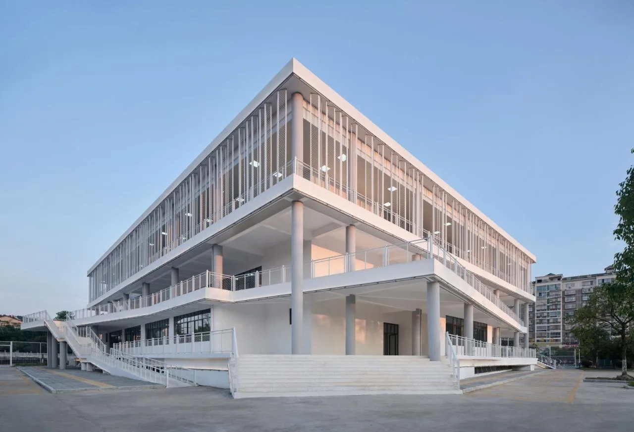 BIM Architecture | Yihuang No.1 Middle School Comprehensive Building/By Building