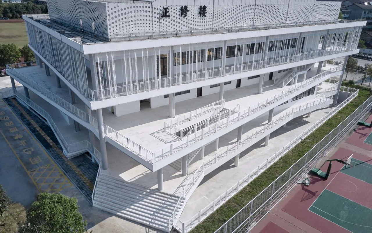 BIM Architecture | Yihuang No.1 Middle School Comprehensive Building/By Building