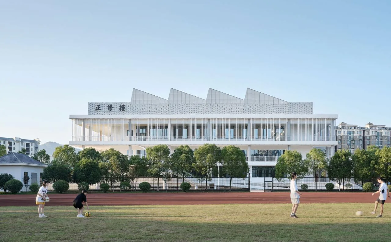 BIM Architecture | Yihuang No.1 Middle School Comprehensive Building/By Building