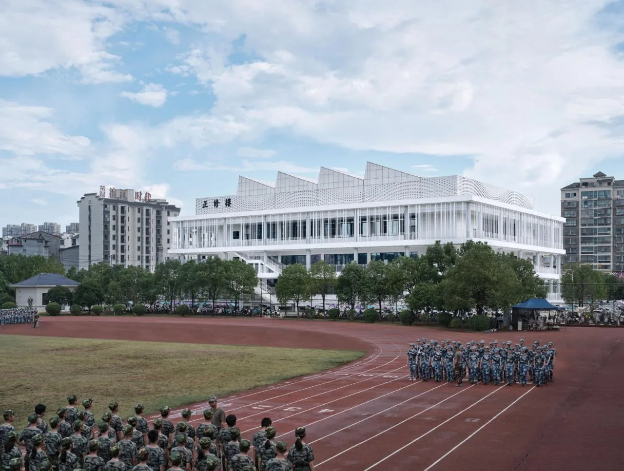 BIM Architecture | Yihuang No.1 Middle School Comprehensive Building/By Building