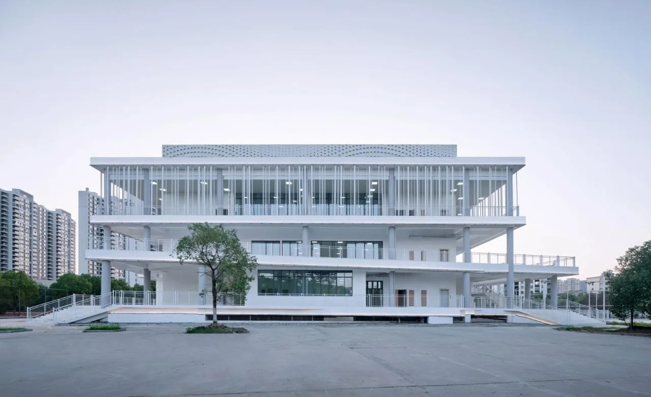 BIM Architecture | Yihuang No.1 Middle School Comprehensive Building/By Building
