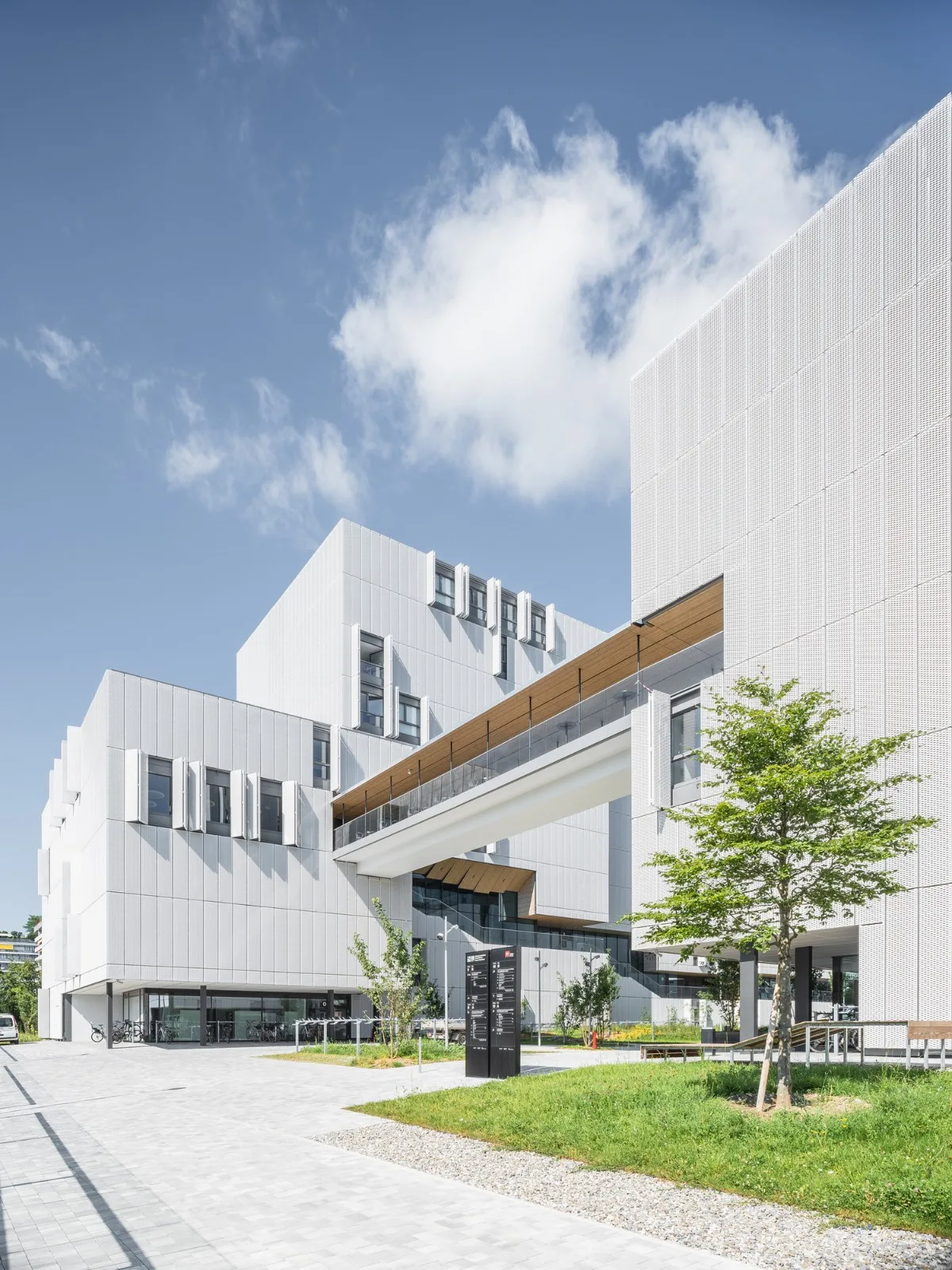 BIM Architecture | Morinaga Student Dormitory/Kengo Kuma Architecture Urban Design Firm+CCHE
