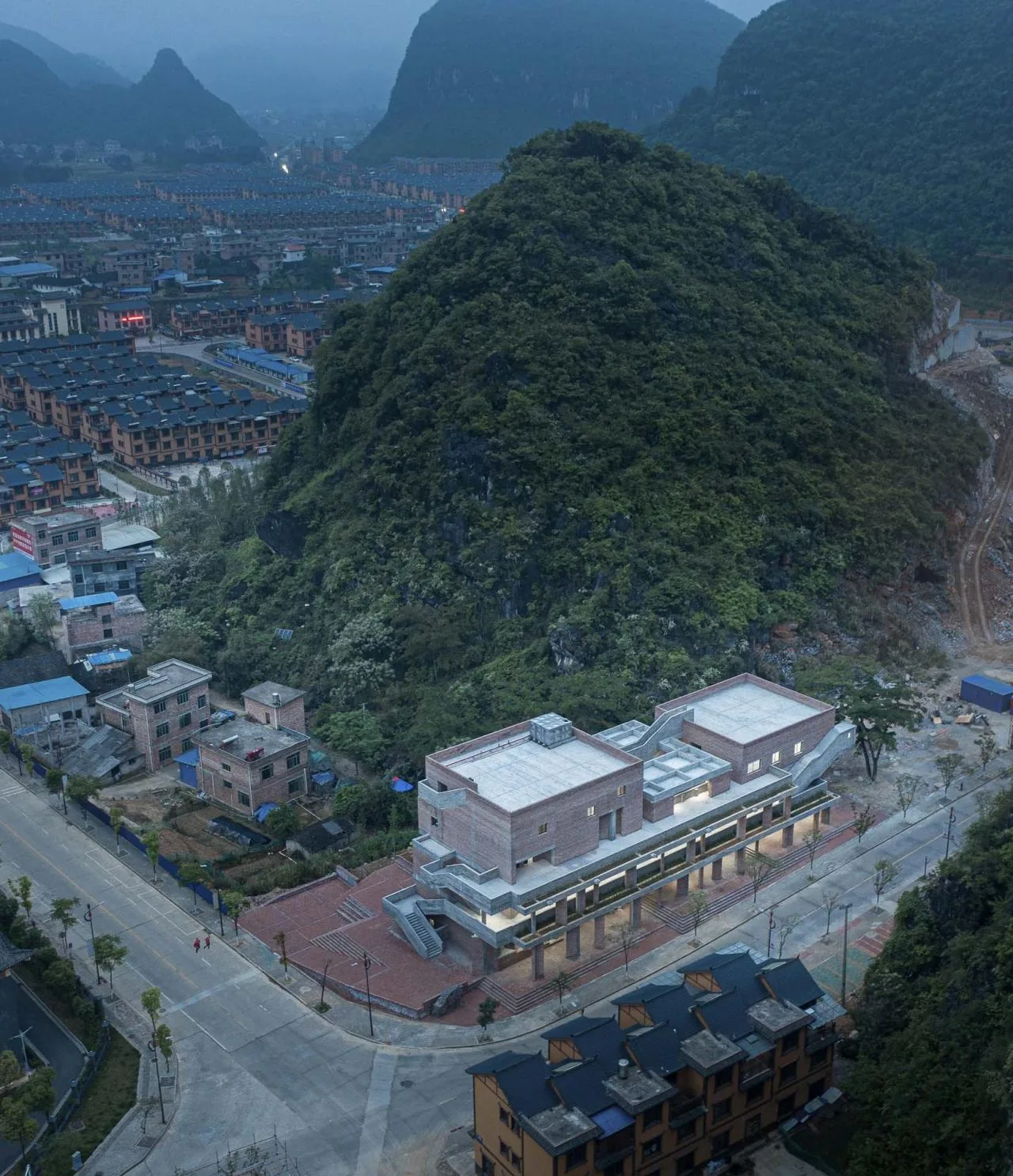 BIM Architecture | Ruyi Village Cultural Service Center and Featured Workshops/Local Studios in Shuikou Town, Jianghua Yao Ethnic Group