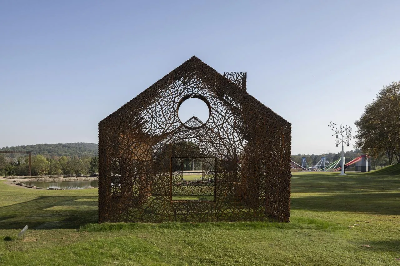 BIM Architecture | "The Disappearing House" by Hu Quanchun