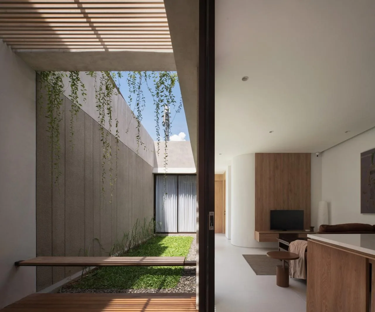 BIM Architecture | Independent Residential Buildings in Narrow Terrain: YD Residential/Isso Architects