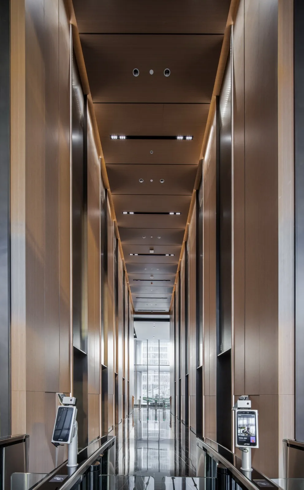 BIM Architecture | Reshaping the Urban Skyline and Stitching Street Life: Wuhan Zhonghai Center/Botao Design