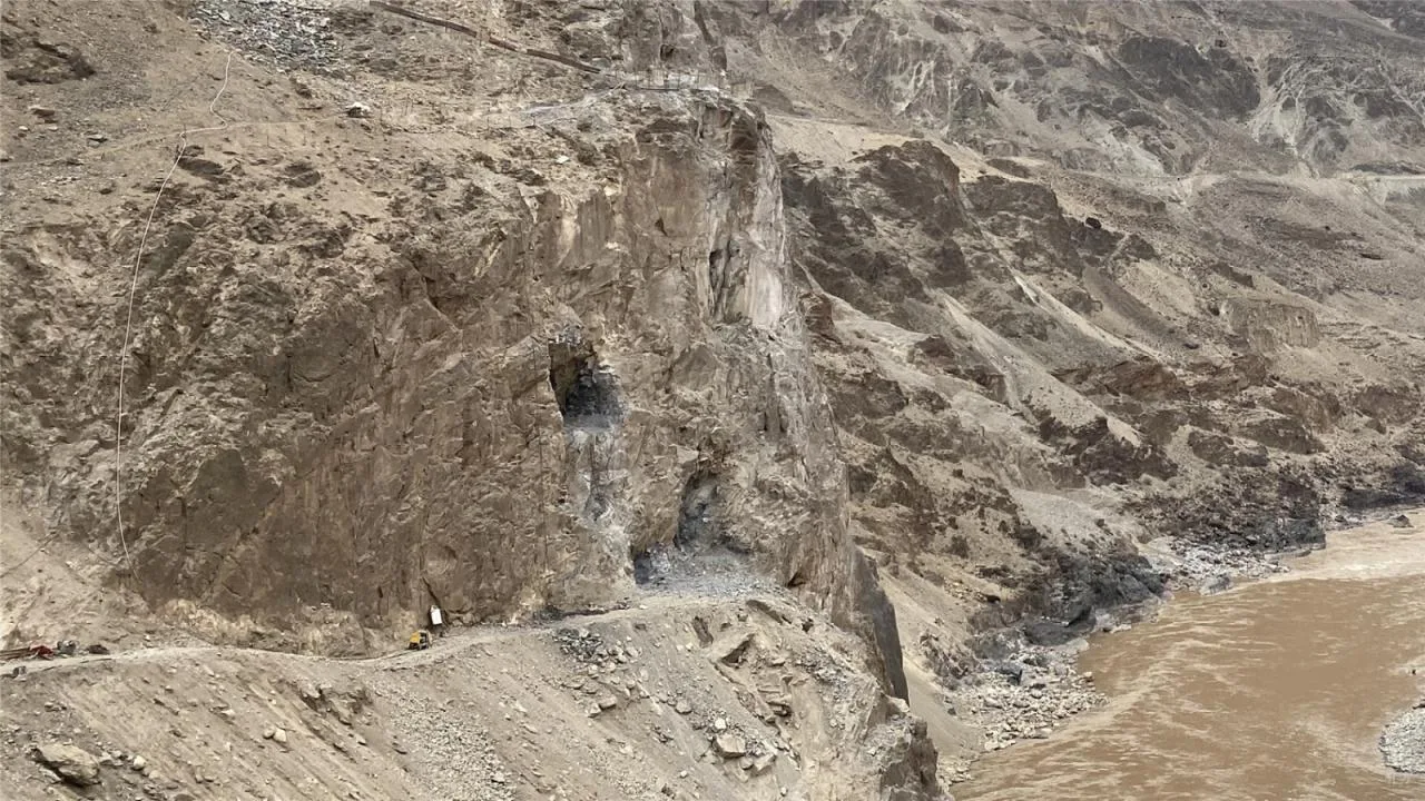 Tunnel anchor on cliff