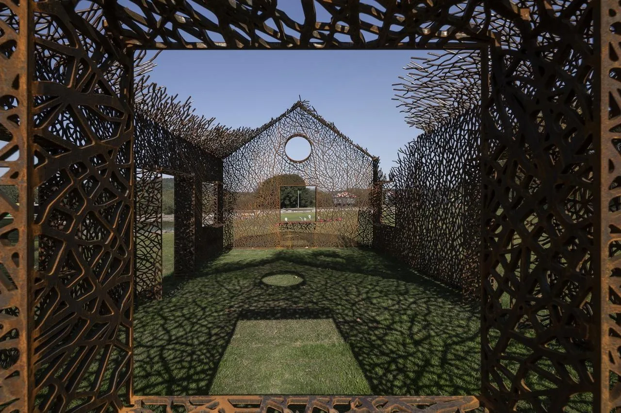 BIM Architecture | "The Disappearing House" by Hu Quanchun