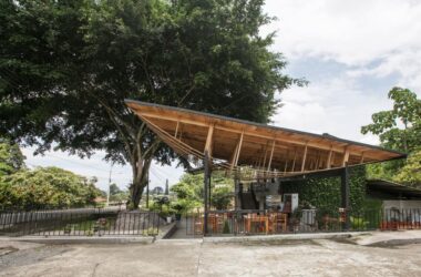 BIM Architecture: Community Public Space Under the Banyan Tree at the Village Entrance by Ficus Alto/Natura Futura Arquitectura-BIM WORLD