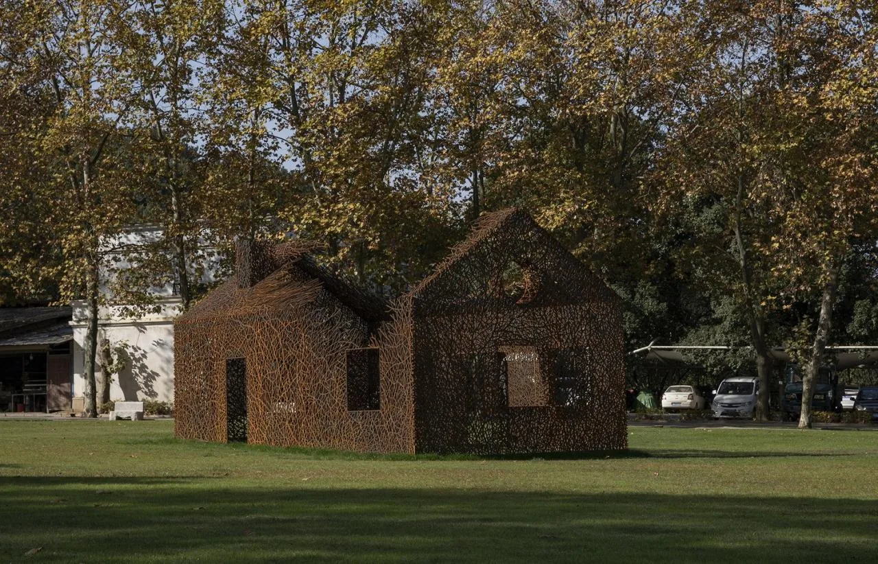 BIM Architecture | "The Disappearing House" by Hu Quanchun