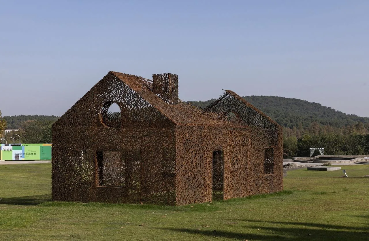 BIM Architecture | "The Disappearing House" by Hu Quanchun