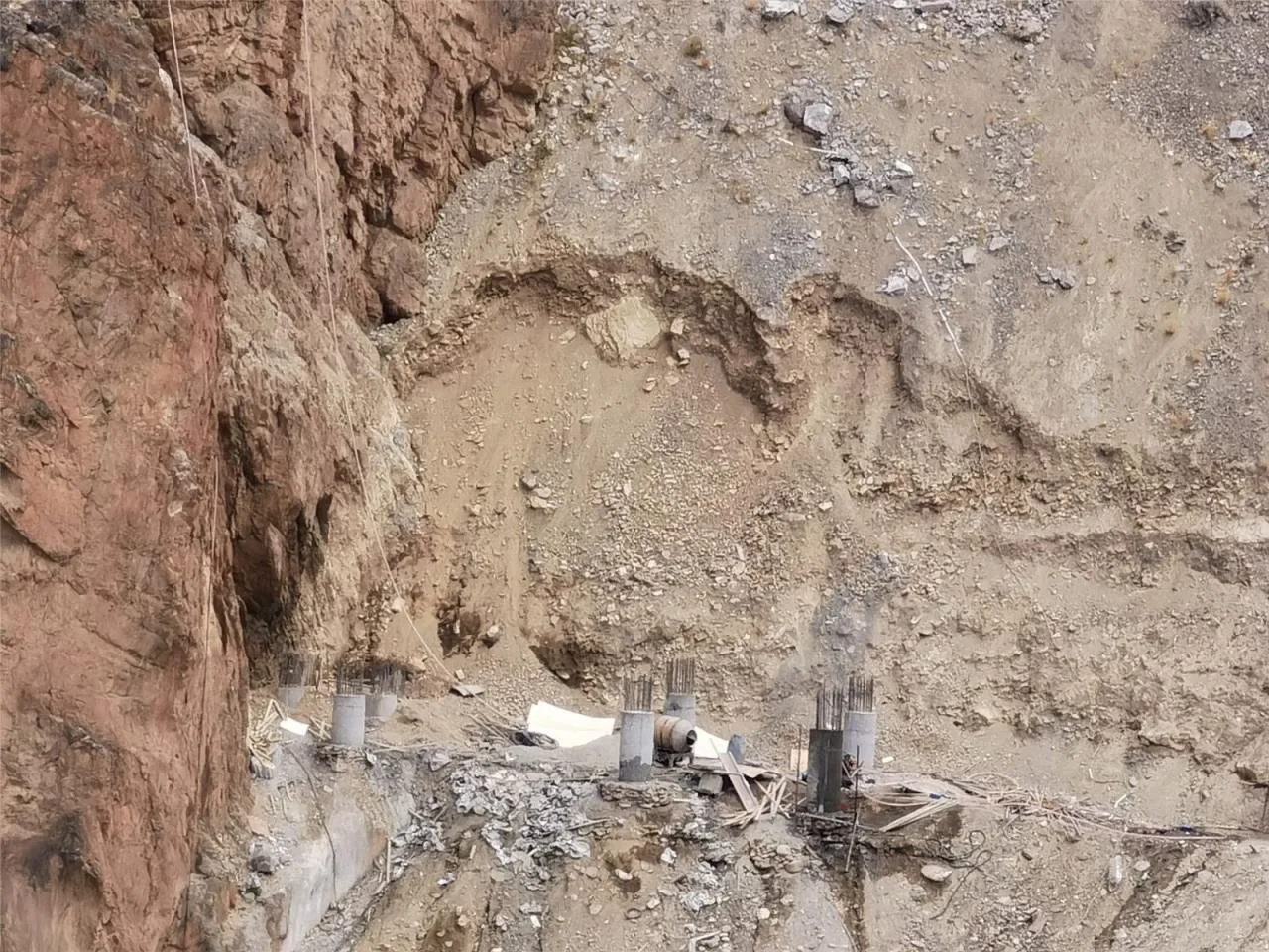 Self mixed concrete pouring