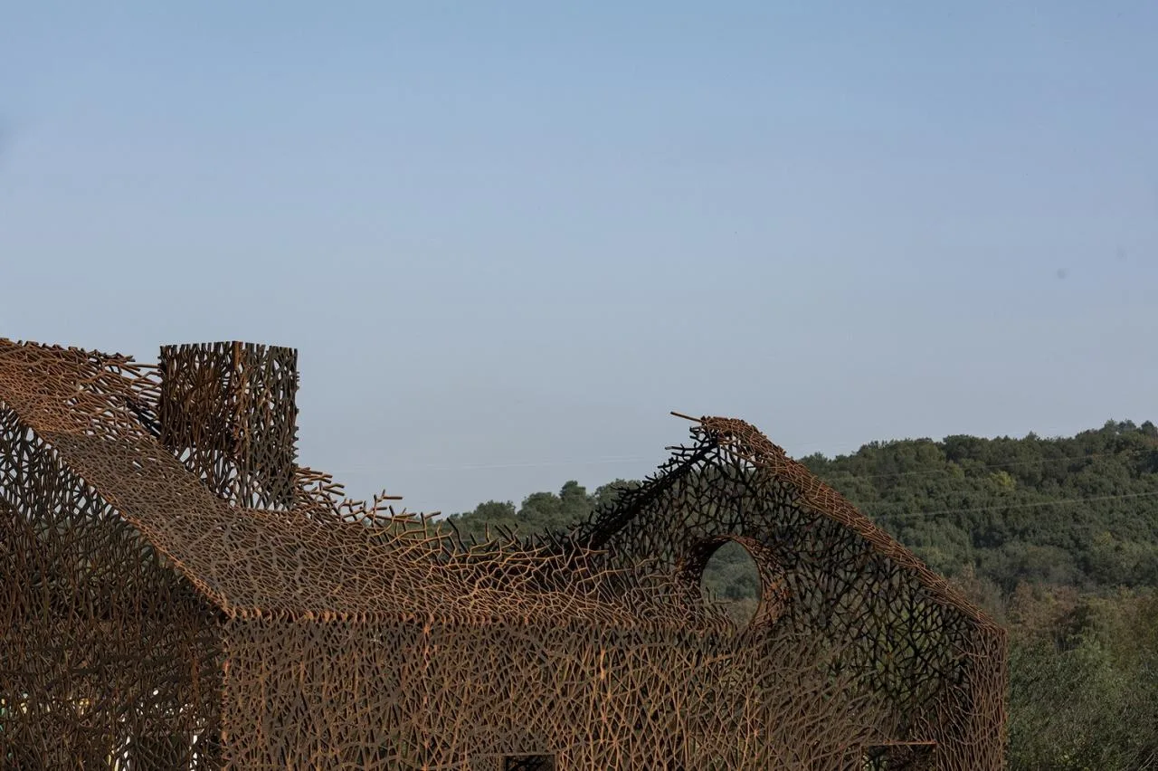 BIM Architecture | "The Disappearing House" by Hu Quanchun