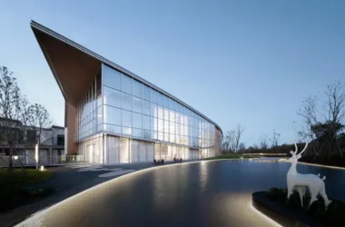 BIM Architecture: Ribbon-Inspired Design Blending Mountains and Forests at Kunming Overseas Chinese Town – Dianzhong Lehuocheng Community Center by Chengzhi Design-BIM WORLD