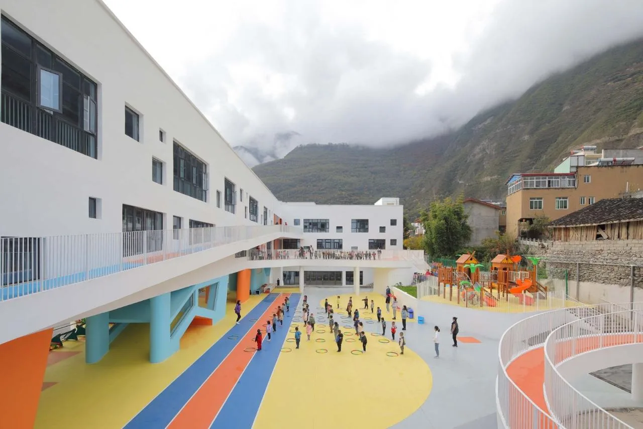 BIM Architecture | Qihang Kindergarten in Jiuzhaigou Valley Scenic and Historic Interest Area County/Dongyi Architecture