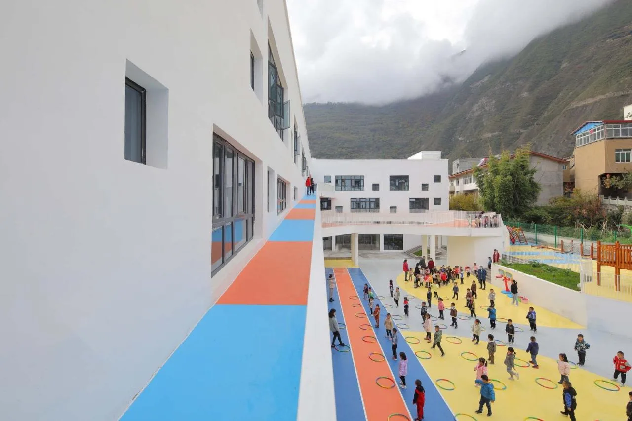 BIM Architecture | Qihang Kindergarten in Jiuzhaigou Valley Scenic and Historic Interest Area County/Dongyi Architecture