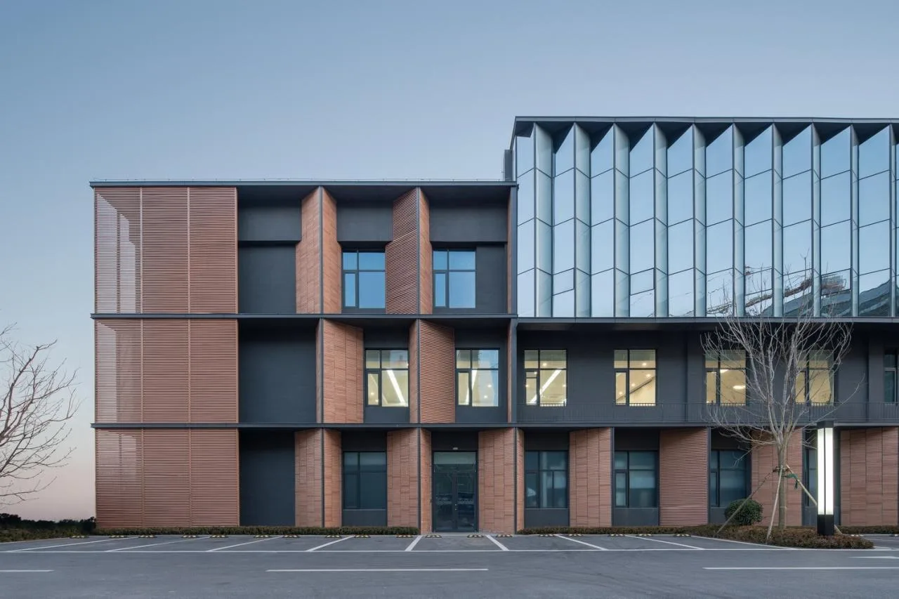 BIM Architecture | Renovation of Abandoned Factory Buildings for Health and Wellness Facilities/Qicheng Design
