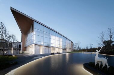 BIM Architecture: Ribbon-Inspired Design Blending Mountains and Forests at Kunming Overseas Chinese Town – Dianzhong Lehuocheng Community Center by Chengzhi Design-BIM WORLD