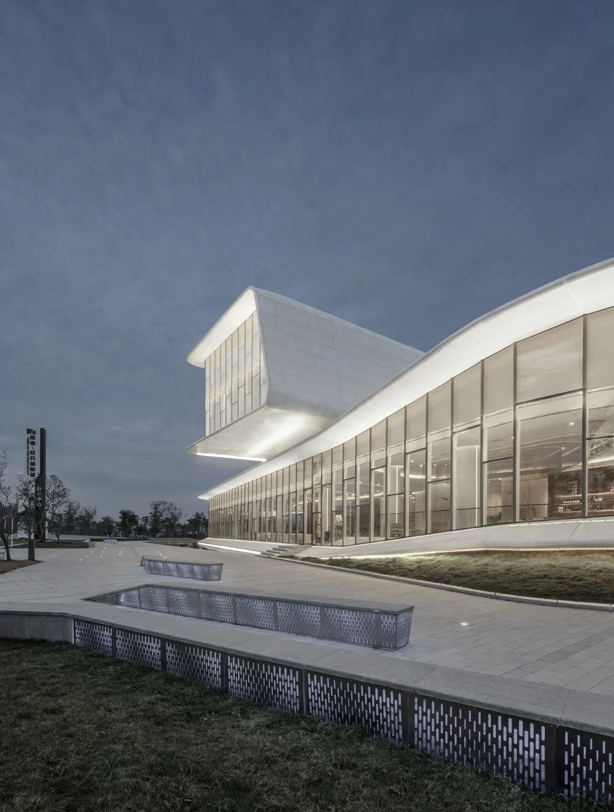 BIM Architecture | Organisms Growing Against Gravity - Honghu Xintan Exhibition Center/UA You'an Design