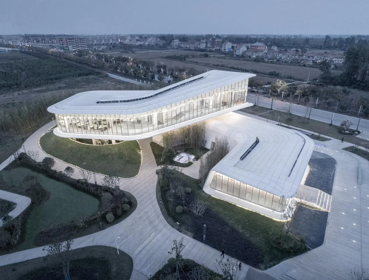 BIM Architecture | Organisms Growing Against Gravity - Honghu Xintan Exhibition Center/UA You'an Design