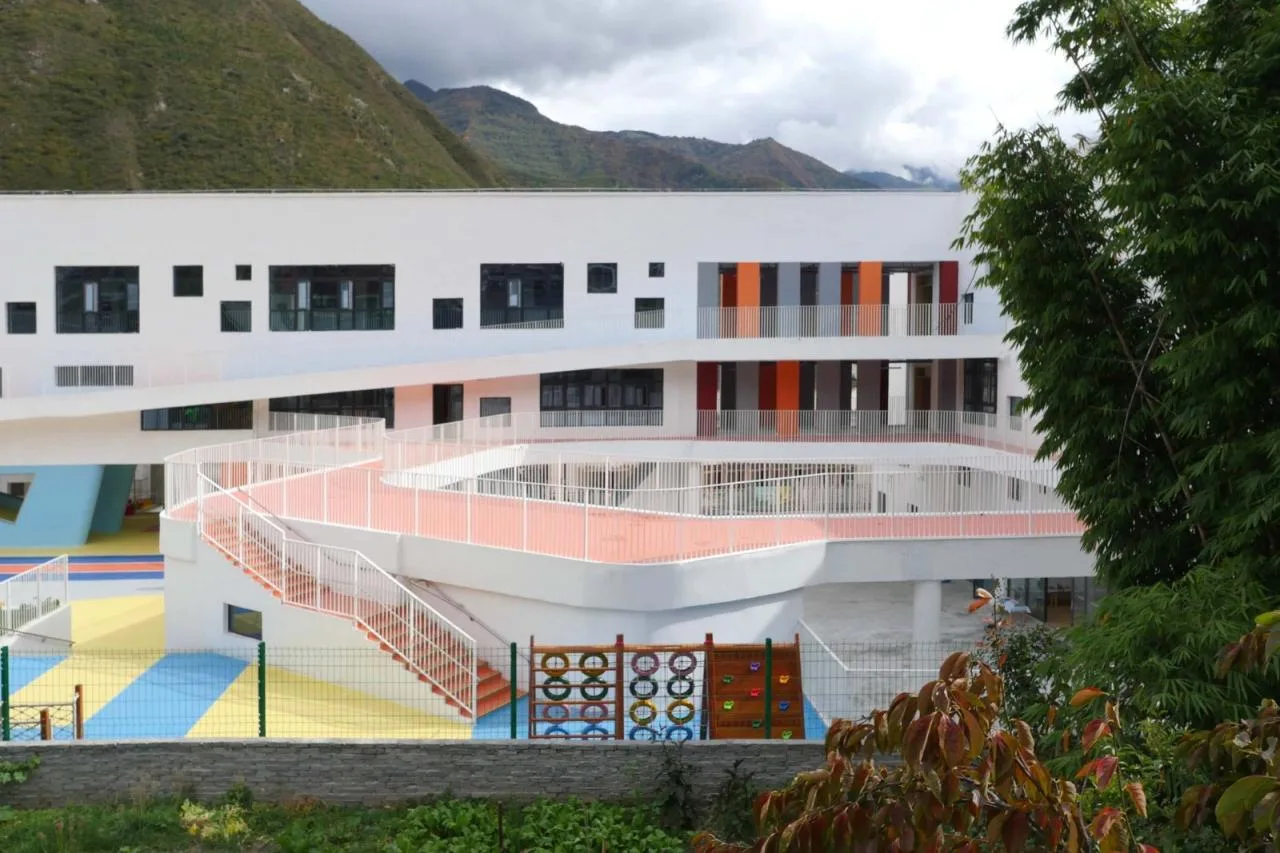 BIM Architecture | Qihang Kindergarten in Jiuzhaigou Valley Scenic and Historic Interest Area County/Dongyi Architecture