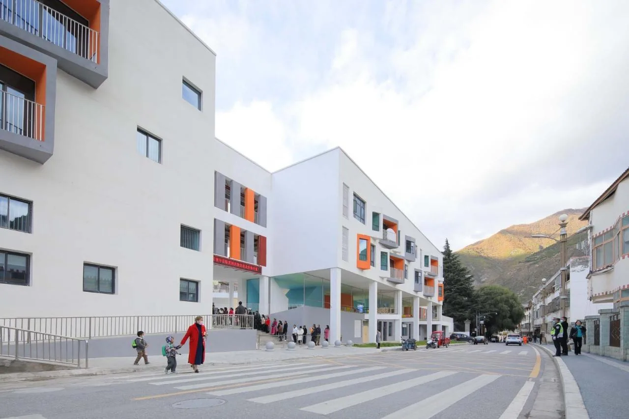 BIM Architecture | Qihang Kindergarten in Jiuzhaigou Valley Scenic and Historic Interest Area County/Dongyi Architecture