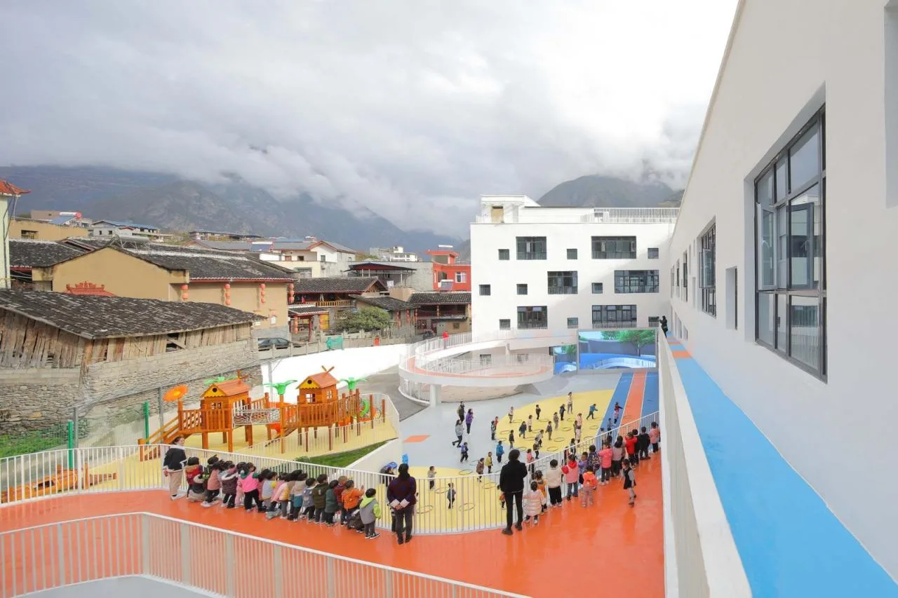 BIM Architecture | Qihang Kindergarten in Jiuzhaigou Valley Scenic and Historic Interest Area County/Dongyi Architecture