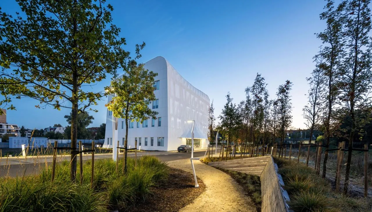 BIM Architecture | The 'Wave' of Healing Towns, Medical Research Center/FAAB
