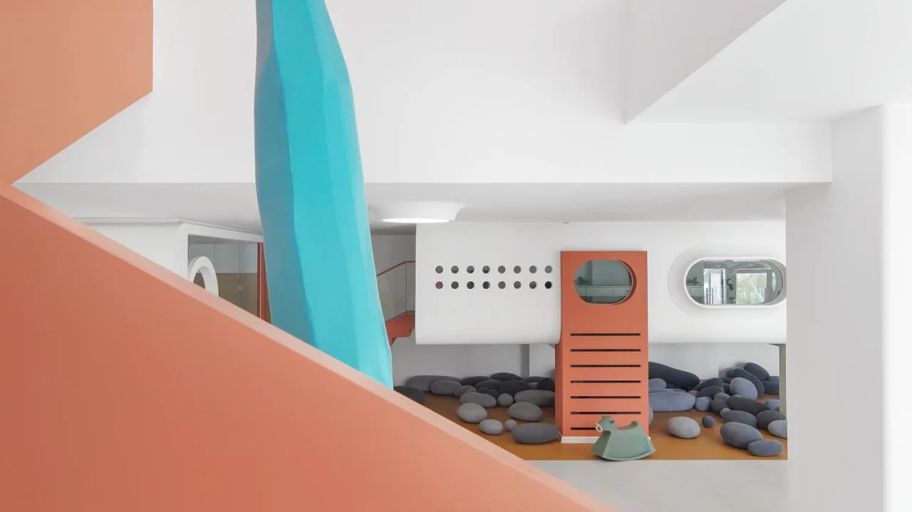 BIM Architecture | Haikou Mountain High School Kindergarten: How to conquer children with a kindergarten located under a high-speed railway station/DIKA's new work