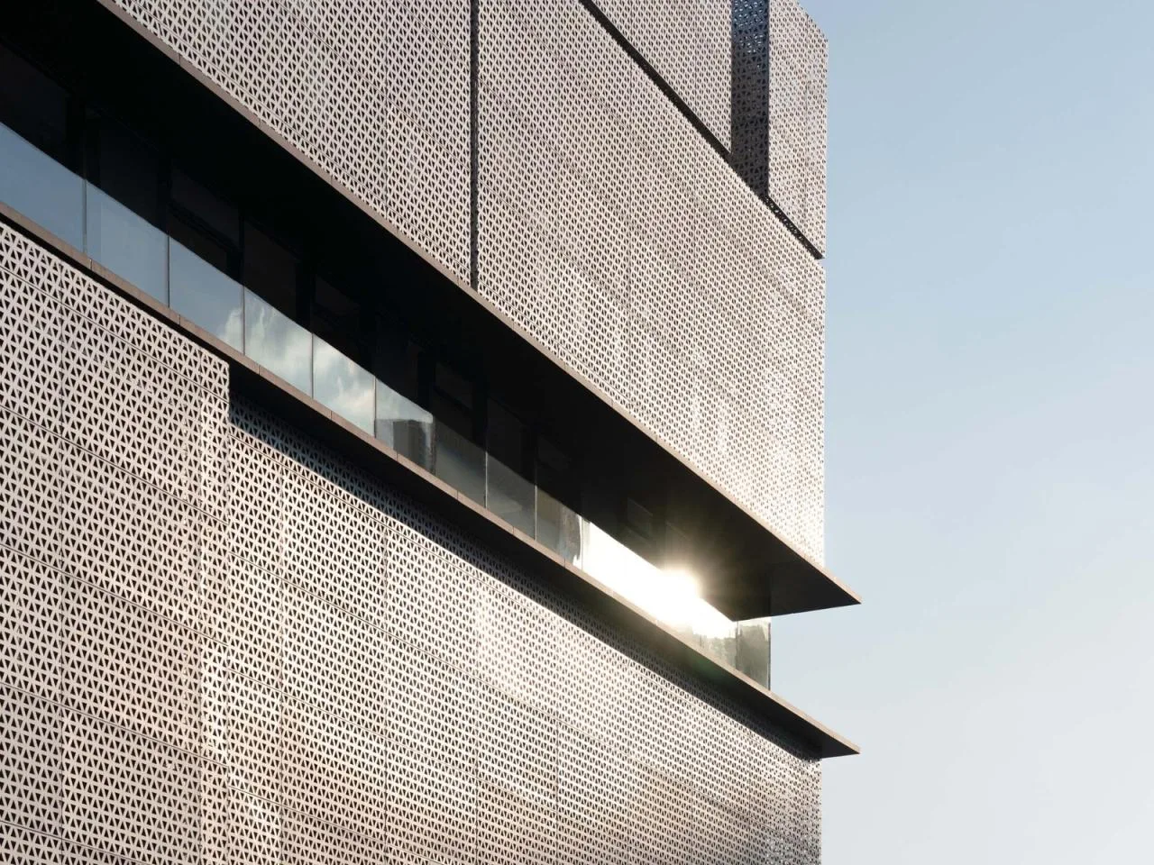 BIM Architecture | Chengdu BMW Experience Center/Zhu Haibo Architectural Design Firm