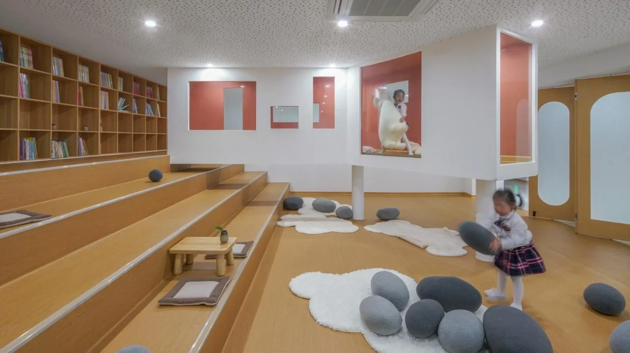 BIM Architecture | Haikou Mountain High School Kindergarten: How to conquer children with a kindergarten located under a high-speed railway station/DIKA's new work