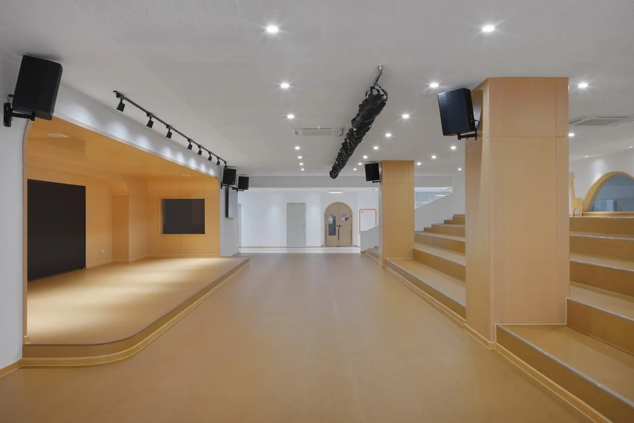 BIM Architecture | Haikou Mountain High School Kindergarten: How to conquer children with a kindergarten located under a high-speed railway station/DIKA's new work