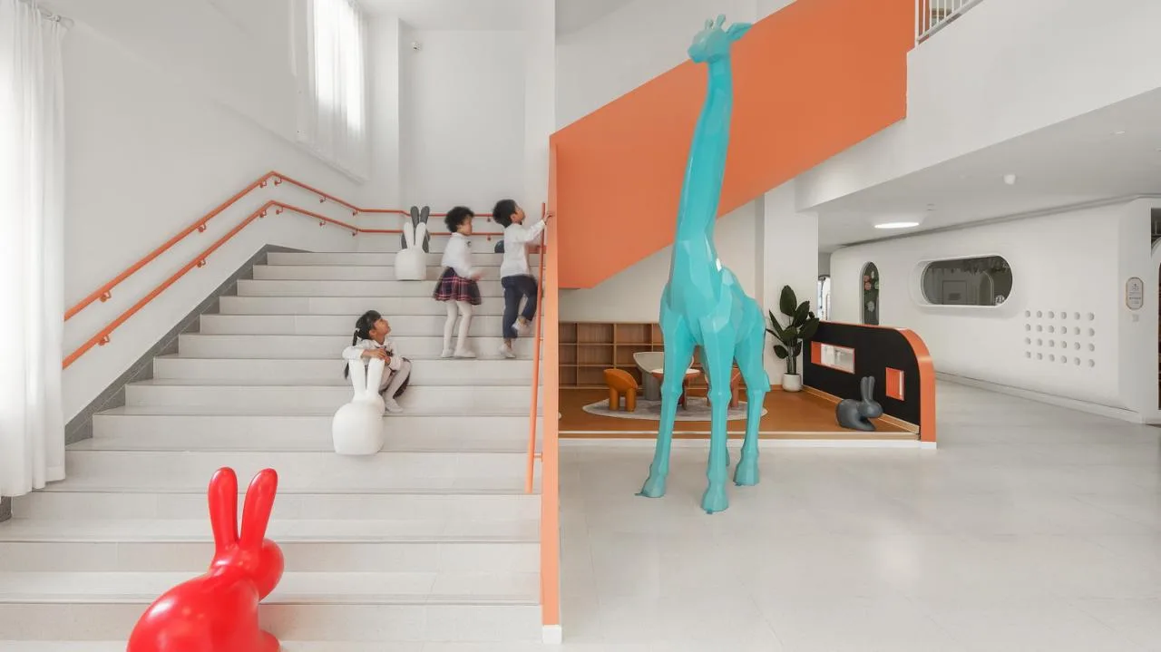 BIM Architecture | Haikou Mountain High School Kindergarten: How to conquer children with a kindergarten located under a high-speed railway station/DIKA's new work