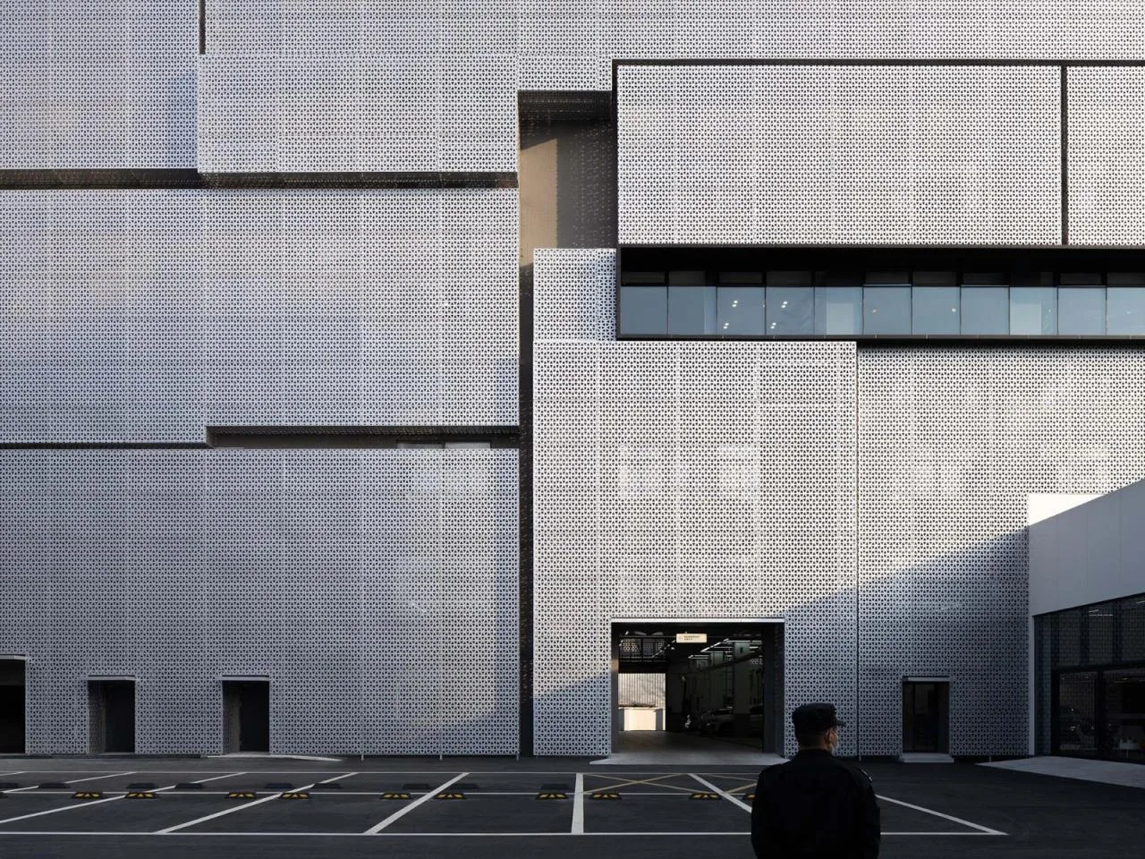 BIM Architecture | Chengdu BMW Experience Center/Zhu Haibo Architectural Design Firm