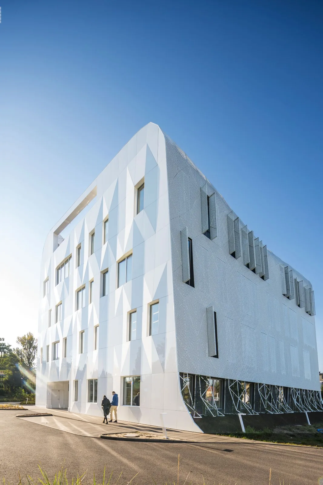 BIM Architecture | The 'Wave' of Healing Towns, Medical Research Center/FAAB