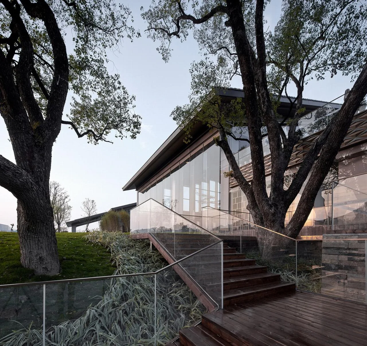 BIM Architecture | Creating 'Negative Space' between Mountains and Rivers - Tashan Guild Hall/UA You'an Design for Lijiang Cultural Tourism Resort