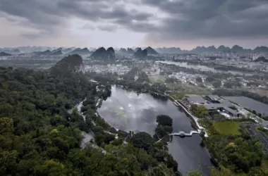 BIM Architecture: Designing 'Negative Space' Between Mountains and Rivers at Tashan Guild Hall for Lijiang Cultural Tourism Resort-BIM WORLD