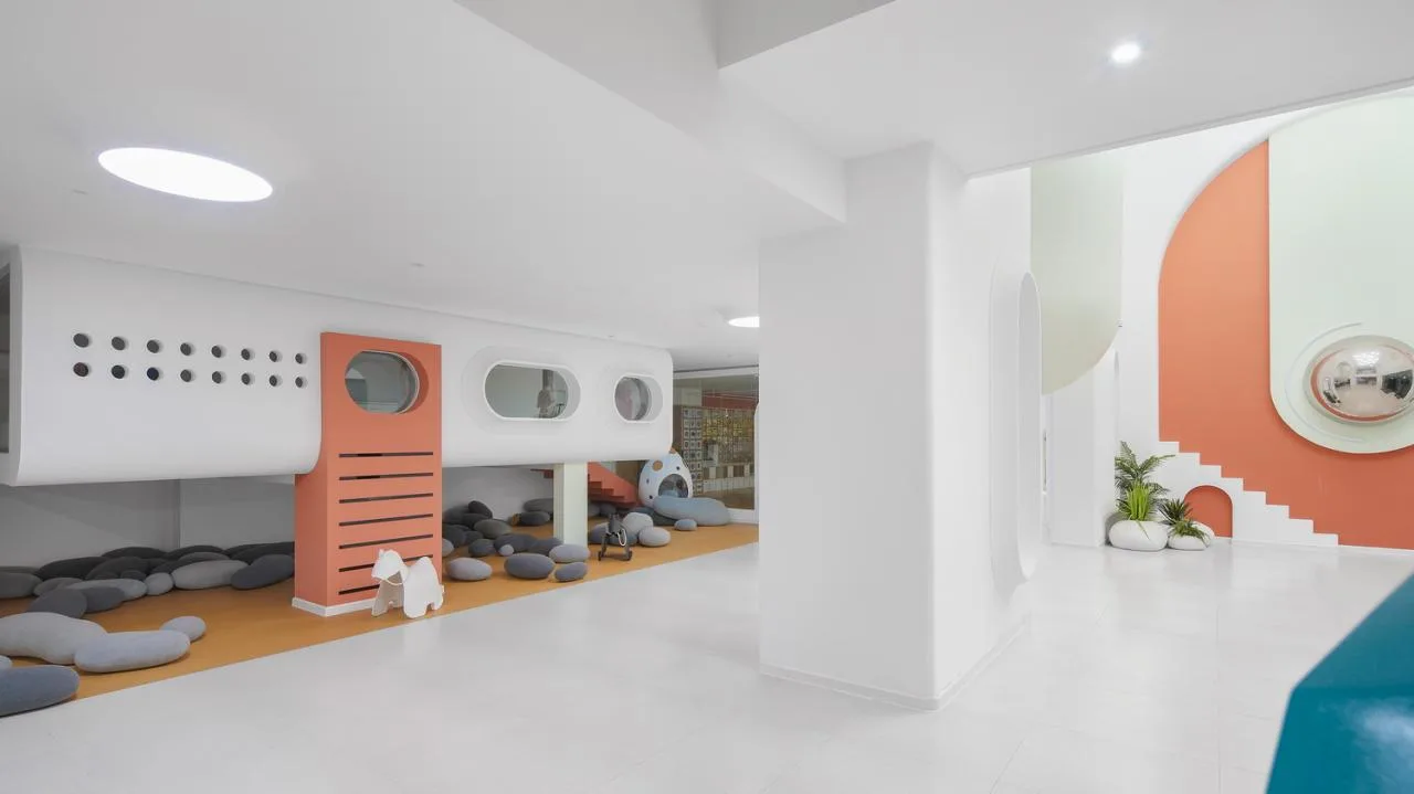 BIM Architecture | Haikou Mountain High School Kindergarten: How to conquer children with a kindergarten located under a high-speed railway station/DIKA's new work