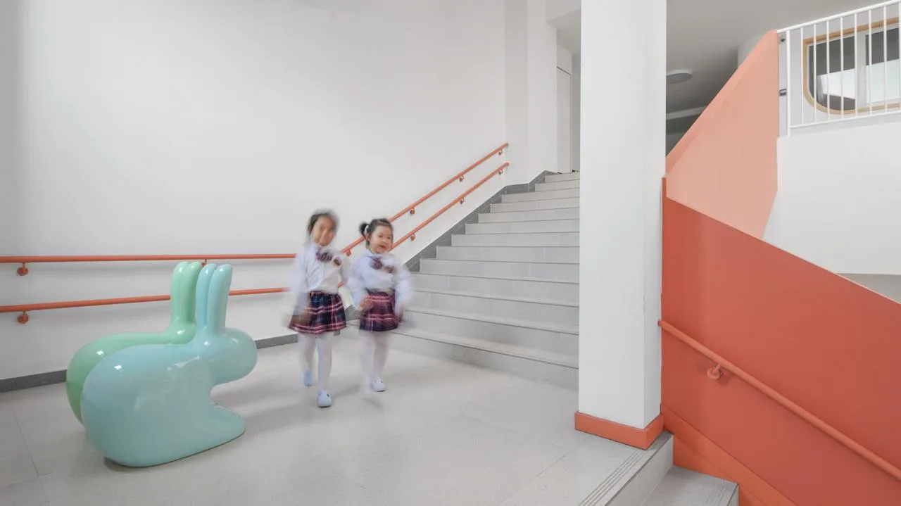BIM Architecture | Haikou Mountain High School Kindergarten: How to conquer children with a kindergarten located under a high-speed railway station/DIKA's new work